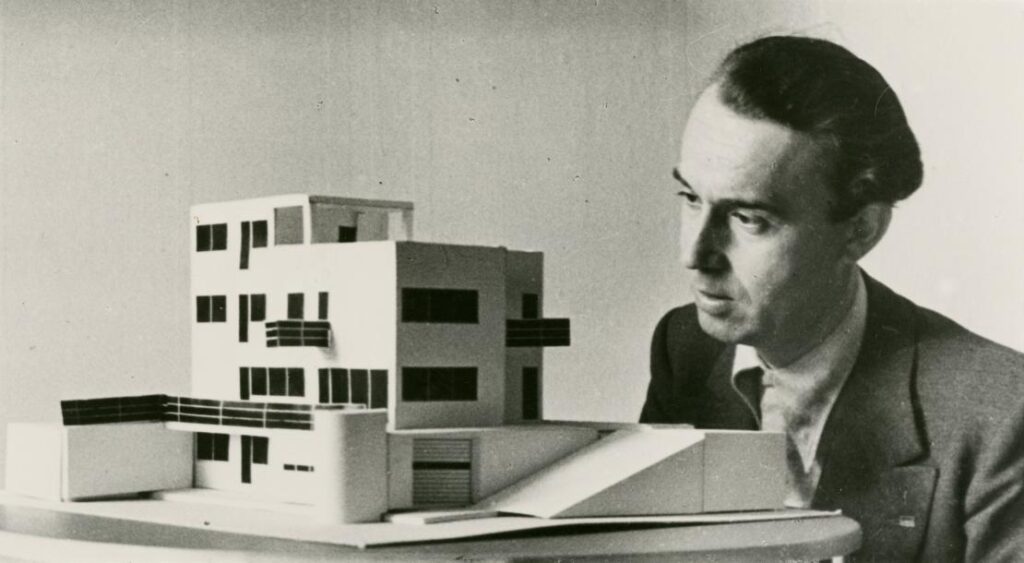 Alberto Sartoris en 1934